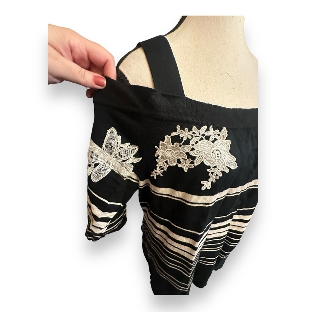 Women’s INC XXL Black White Striped Embroidered Cold Shoulder Sweater - Picture 8 of 12